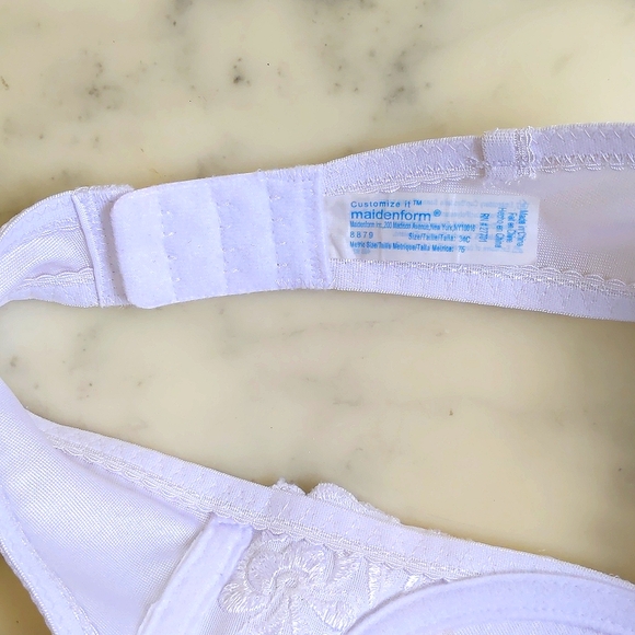 NWOT. Maidenform Embroidery/Lace Padded Strapless 34C Bra. - Picture 4 of 4
